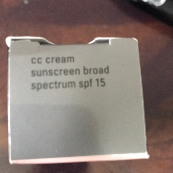 Mary kay cc cream - Picture 2 of 6